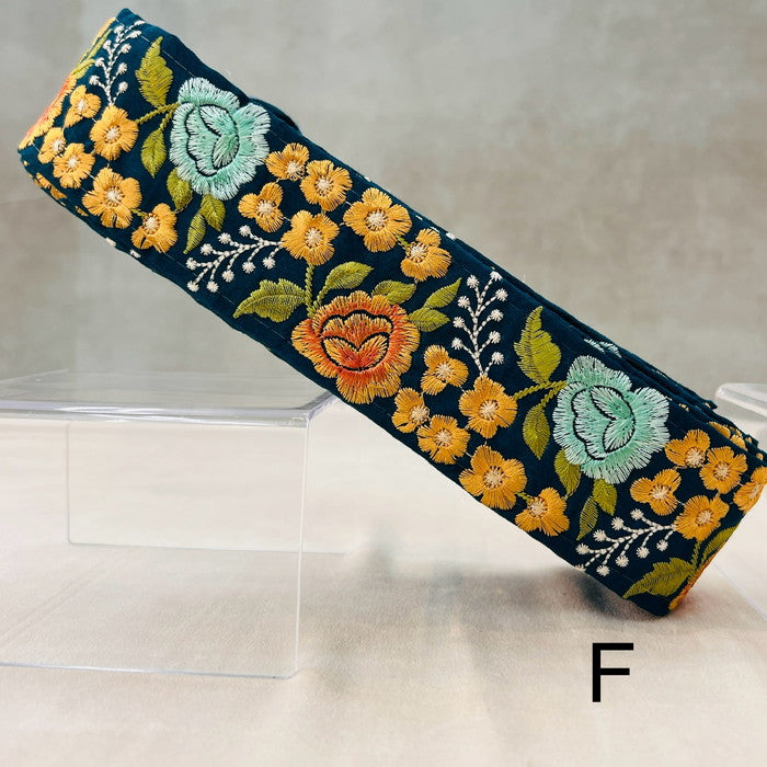 【50cm単位】 刺繍リボン 淡い恋の 物語 美しさに 一目惚れ 咲き誇る薔薇 布地 幅約5.1cm 240913002