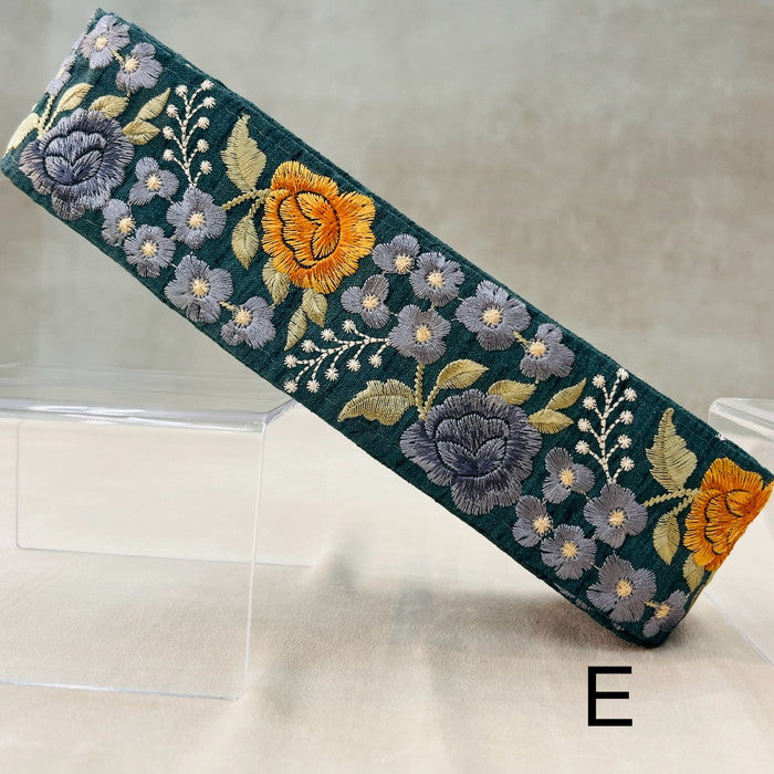 【50cm単位】 刺繍リボン 淡い恋の 物語 美しさに 一目惚れ 咲き誇る薔薇 布地 幅約5.1cm 240913002