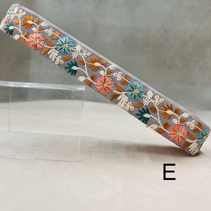 【50cm単位】 刺繍リボン 細幅 パステルカラー 寒い季節に 心躍る ふんわり キュートな 花 布地 幅約3.1cm 241029001