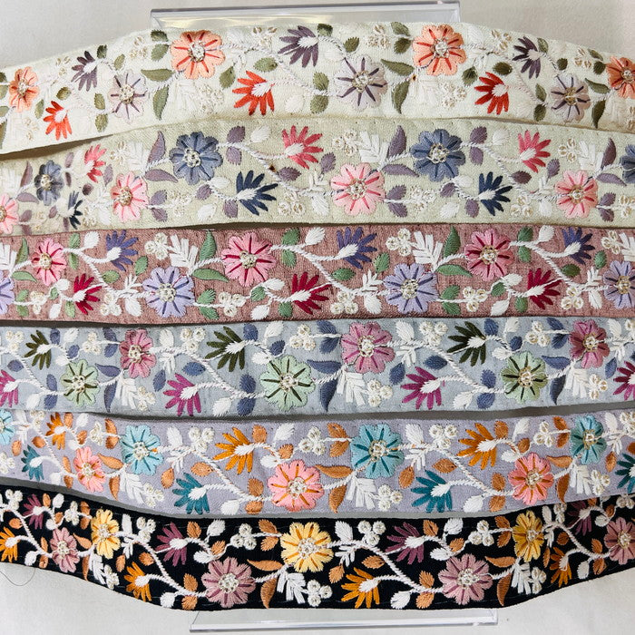 【50cm単位】 刺繍リボン 細幅 パステルカラー 寒い季節に 心躍る ふんわり キュートな 花 布地 幅約3.1cm 241029001