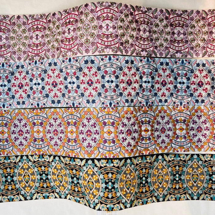【50cm単位】 刺繍リボン 超太幅 リボン ボタニカルフラワー ダンスを踊る 花達 布地 幅約12cm 241029004