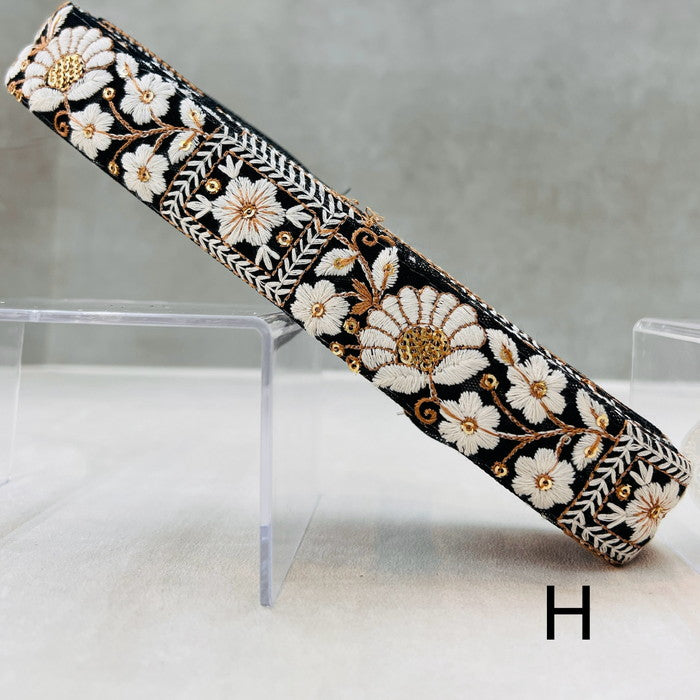 【50cm単位】 刺繍リボン 細幅 ゴールドが光る 溢れるように咲く 白い花々 チュール 幅約3cm 241029005