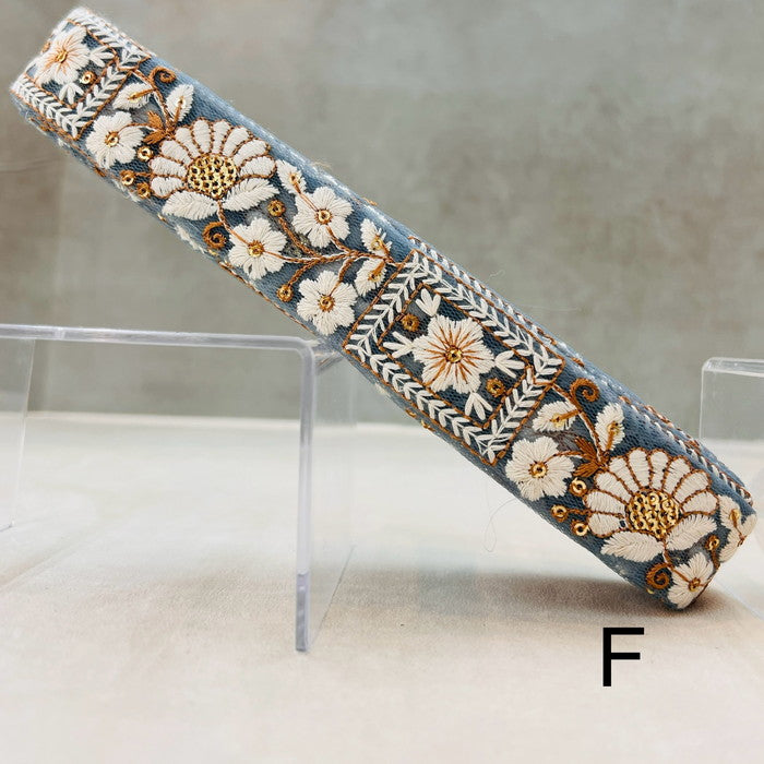 【50cm単位】 刺繍リボン 細幅 ゴールドが光る 溢れるように咲く 白い花々 チュール 幅約3cm 241029005