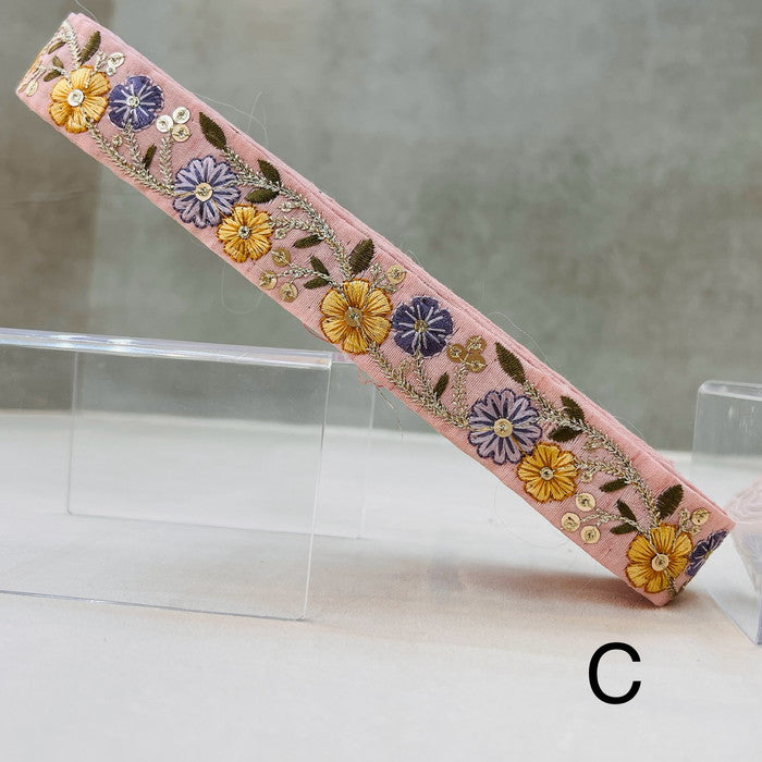 【50cm単位】 刺繍リボン 細幅 キラキラ煌めく 華やぐ花々 輝く蔦の首飾り 布地 幅約2.7cm 241029006