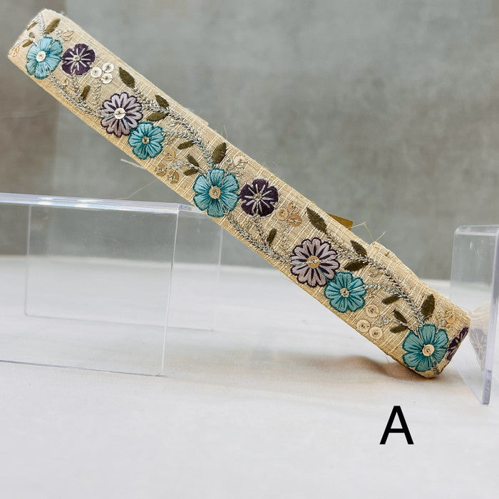 【50cm単位】 刺繍リボン 細幅 キラキラ煌めく 華やぐ花々 輝く蔦の首飾り 布地 幅約2.7cm 241029006
