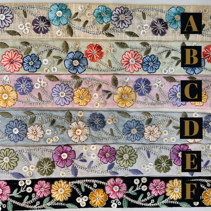 【50cm単位】 刺繍リボン 細幅 キラキラ煌めく 華やぐ花々 輝く蔦の首飾り 布地 幅約2.7cm 241029006