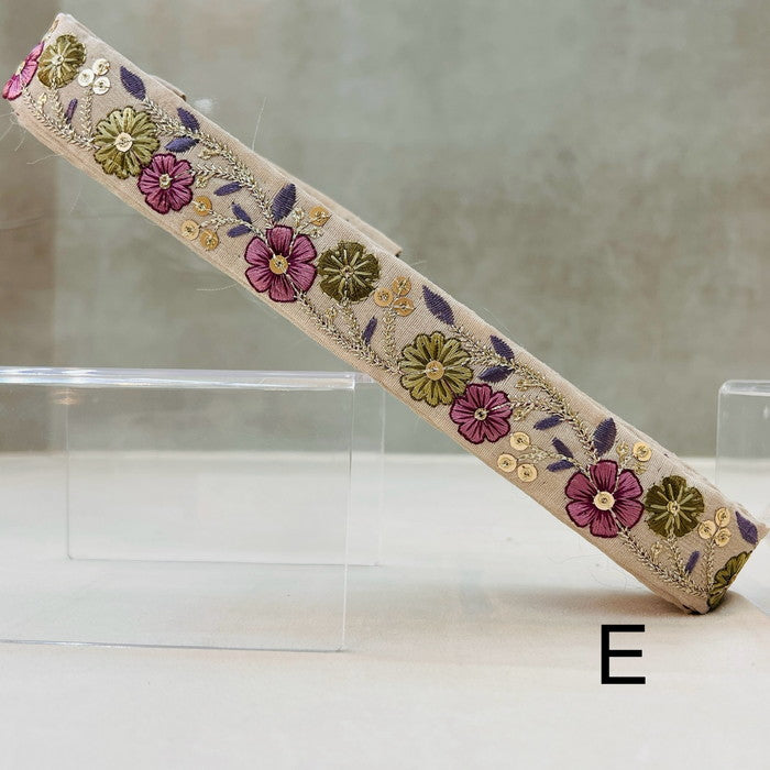 【50cm単位】 刺繍リボン 細幅 キラキラ煌めく 華やぐ花々 輝く蔦の首飾り 布地 幅約2.7cm 241029006