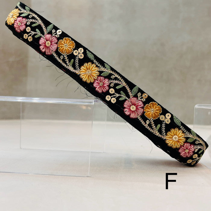 【50cm単位】 刺繍リボン 細幅 キラキラ煌めく 華やぐ花々 輝く蔦の首飾り 布地 幅約2.7cm 241029006