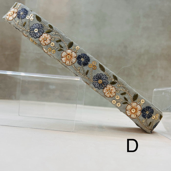 【50cm単位】 刺繍リボン 細幅 キラキラ煌めく 華やぐ花々 輝く蔦の首飾り 布地 幅約2.7cm 241029006