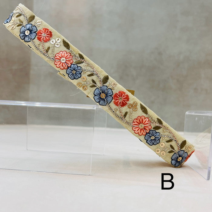 【50cm単位】 刺繍リボン 細幅 キラキラ煌めく 華やぐ花々 輝く蔦の首飾り 布地 幅約2.7cm 241029006