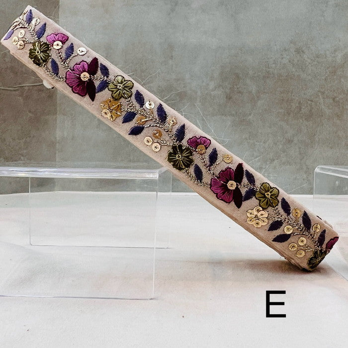 【50cm単位】 刺繍リボン 細幅 朝露が輝く 煌めく花に 願いを 可憐な 露草の様な 花 布地 幅約2.7cm 241029007