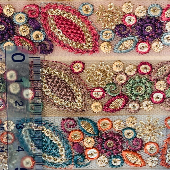 刺繍リボン-【50cm単位】 刺繍リボン 細幅 キラキラ美しい 宝石箱の中の 輝く色石達 刺繍リボン チュール 幅約2.6cm 241219001-心が躍る刺繍リボン屋 by船場マップ