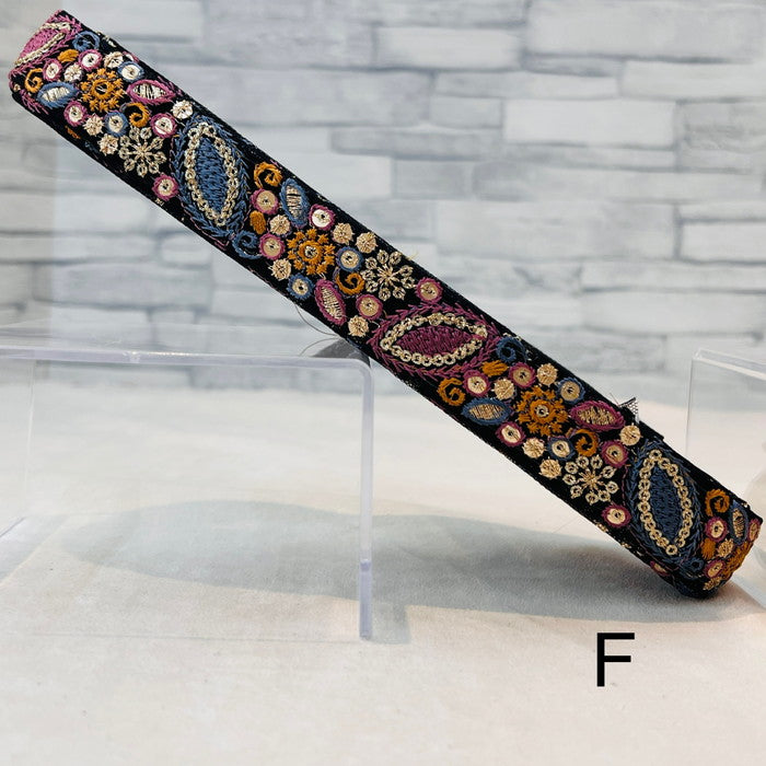 刺繍リボン-【50cm単位】 刺繍リボン 細幅 キラキラ美しい 宝石箱の中の 輝く色石達 刺繍リボン チュール 幅約2.6cm 241219001-心が躍る刺繍リボン屋 by船場マップ