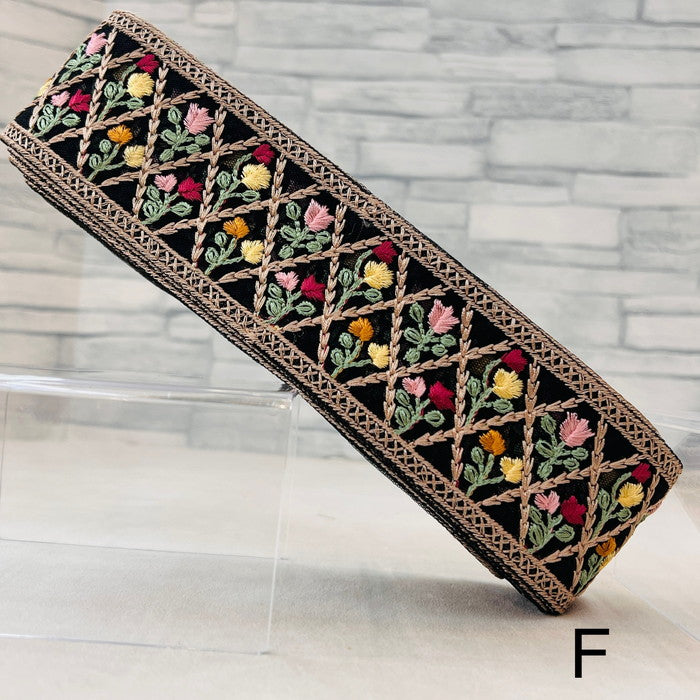 【50cm単位】 刺繍リボン チュールの 優しさ 可憐なチューリップと 小花の コラボ チュール 幅約5.5cm 241219004