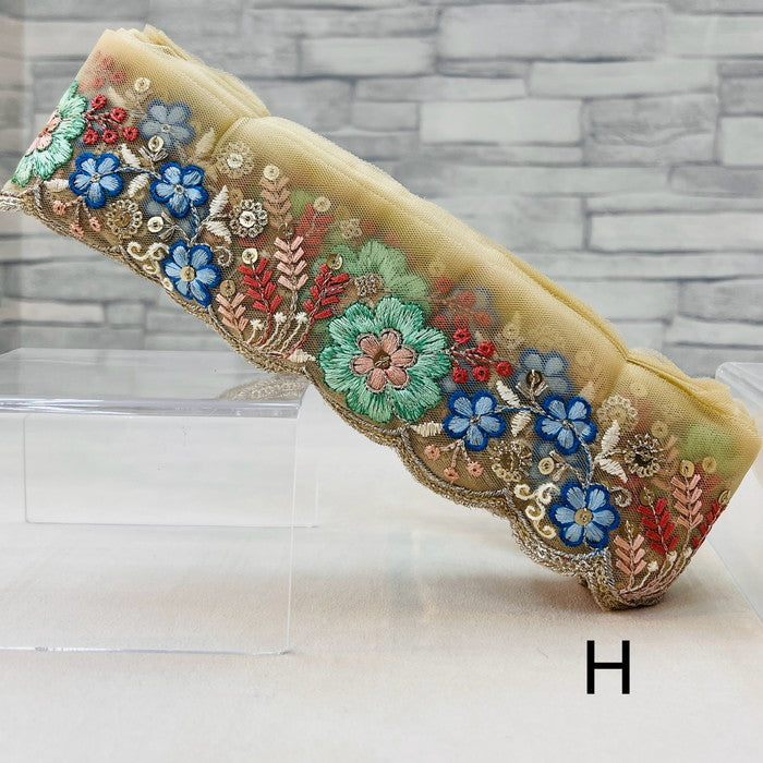 【50cm単位】 刺繍リボン スパンコール輝く ガーランド型が 華やか 花のチョーカー チュール 幅約4.7cm 241209002