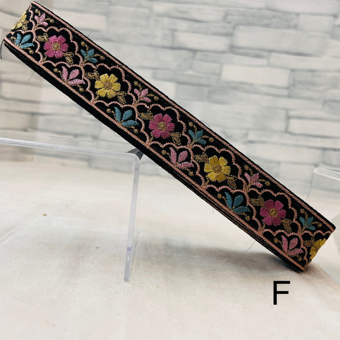 【50cm単位】 刺繍リボン 細幅 花々の共演 カラフル クレマチス 噴水の様な花 布地 幅約3.2cm 241219007