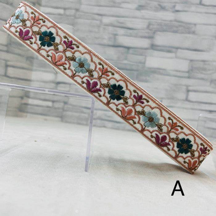 【50cm単位】 刺繍リボン 細幅 花々の共演 カラフル クレマチス 噴水の様な花 布地 幅約3.2cm 241219007
