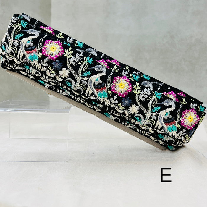 【50cm単位】 刺繍リボン 水鳥と 花園 布地 幅約5cm 250408001