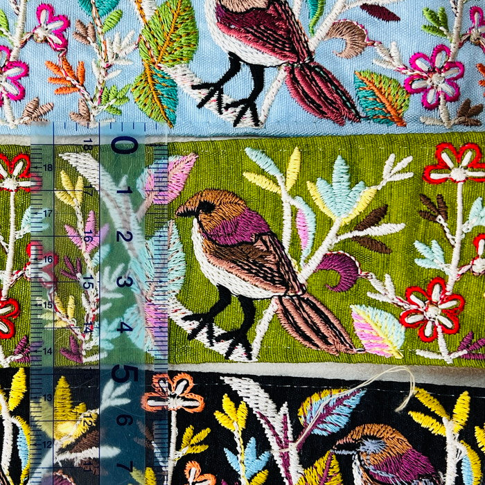 【50cm単位】 刺繍リボン 小鳥の休息 布地 幅約5cm 250408004