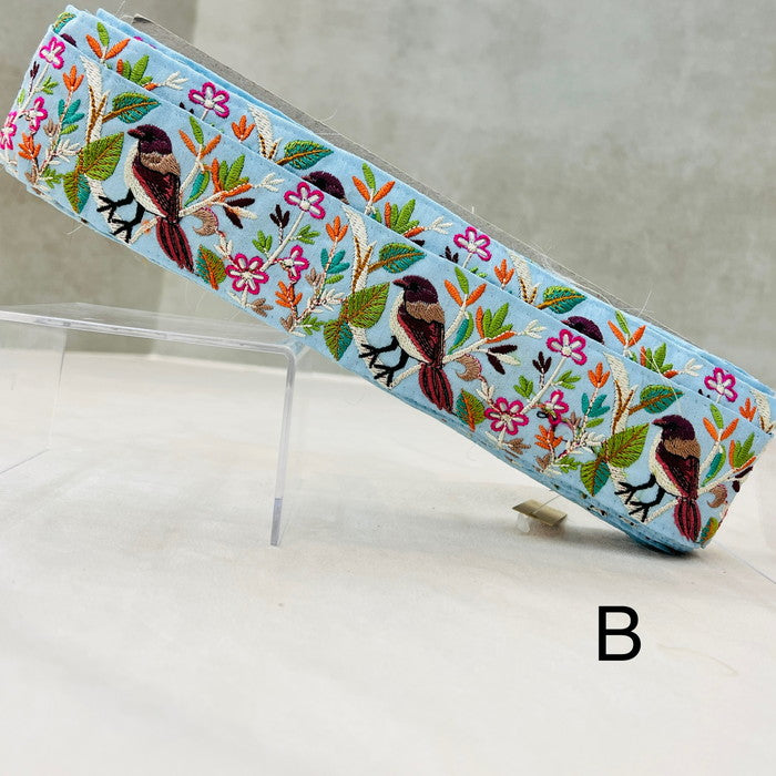 【50cm単位】 刺繍リボン 小鳥の休息 布地 幅約5cm 250408004