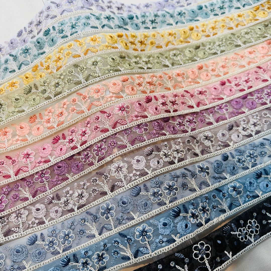 【50cm単位】 刺繍リボン お花のスケッチ画 スパンコール チュール 細幅 約3.4cm 約30mm~40mm 261015011