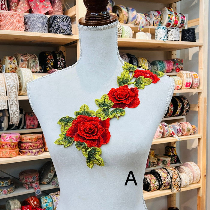 【1枚単位】 立体モチーフ ビビットカラー 流れるような 薔薇のチェーン サイズ約13.5cm×約41.5cm SMT2412001