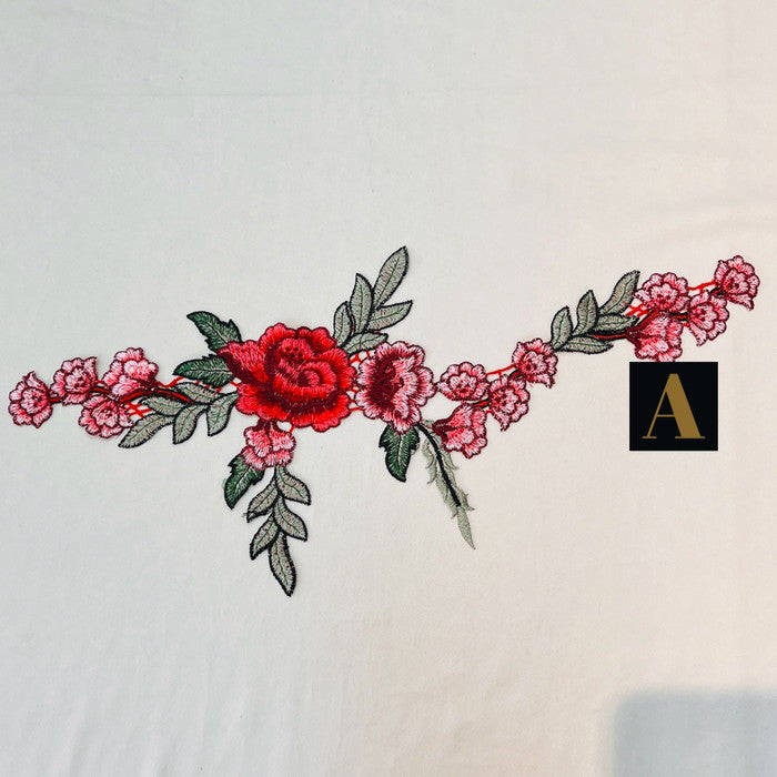 【1ペアセット単位】 刺繍モチーフ 左右対称1ペアセット 対で華やか(ロング) 満開の 薔薇の 枝葉 サイズ約15.8cm×約43.8cm SMT2412003