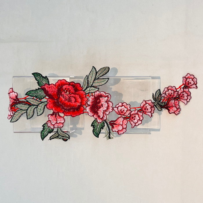 【1ペアセット単位】 刺繍モチーフ 左右対称1ペアセット 対で華やか(ロング) 満開の 薔薇の 枝葉 サイズ約15.8cm×約43.8cm SMT2412003