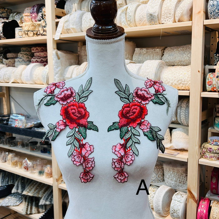 【1ペアセット単位】 刺繍モチーフ 左右対称1ペアセット 対で華やか(ロング) 満開の 薔薇の 枝葉 サイズ約15.8cm×約43.8cm SMT2412003