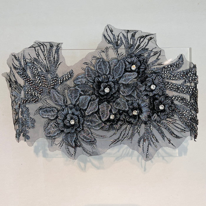 【1枚単位】立体デザイン 煌めく 白と黒 情熱の花 モチーフ サイズ約18cm×約34cm SMT2412008
