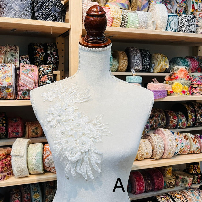 【1枚単位】立体デザイン 煌めく 白と黒 情熱の花 モチーフ サイズ約18cm×約34cm SMT2412008