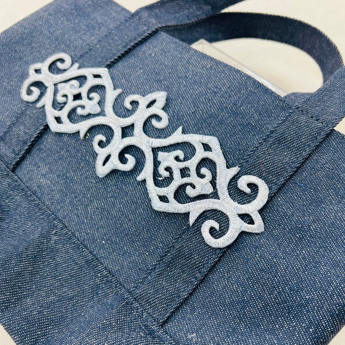 【1枚単位】揺らめく 紋様 刺繍モチーフ サイズ長さ約18.5cm~約23.5cm SMT2412013