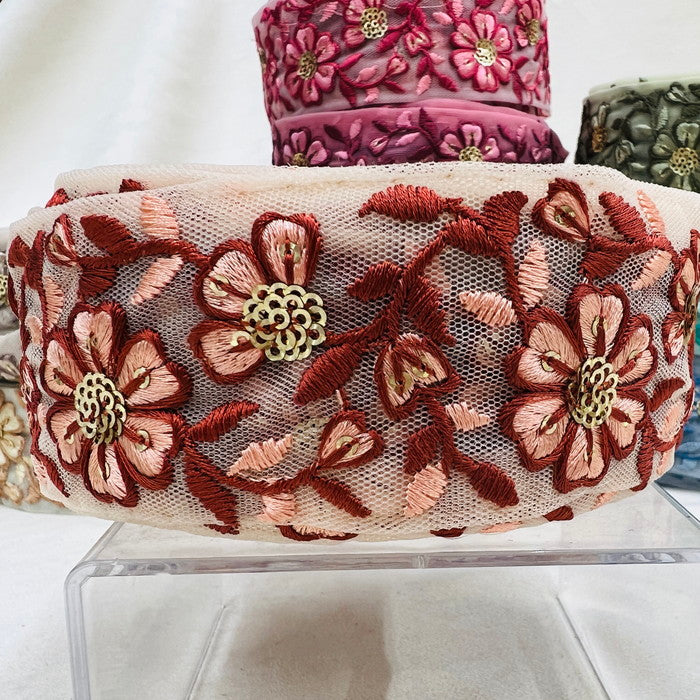【50cm単位】 刺繍リボン シックでエレガント 同色糸で紡ぐ花柄 華やか刺繡リボン チュール 幅約5cm 230404004