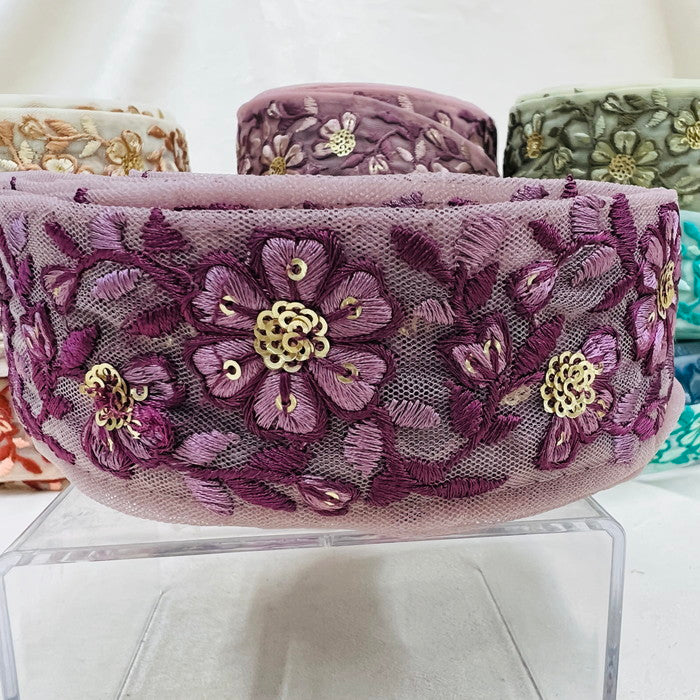 【50cm単位】 刺繍リボン シックでエレガント 同色糸で紡ぐ花柄 華やか刺繡リボン チュール 幅約5cm 230404004