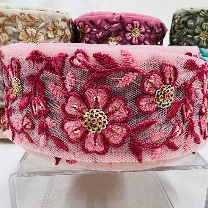 【50cm単位】 刺繍リボン シックでエレガント 同色糸で紡ぐ花柄 華やか刺繡リボン チュール 幅約5cm 230404004