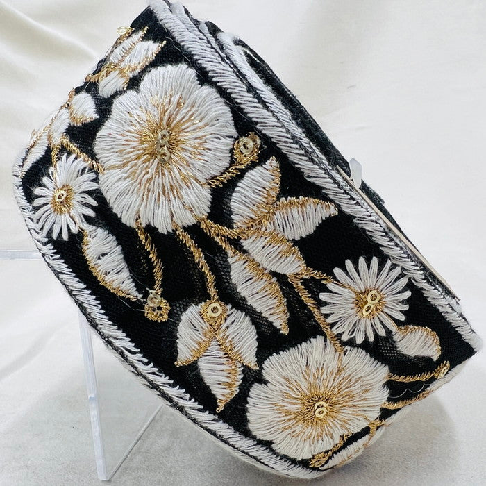 【50cm単位】 刺繍リボン ゴールドと白の共演 心をそっと包み込む 優しい 花柄刺繡リボン チュール 幅約5.6cm 230404008