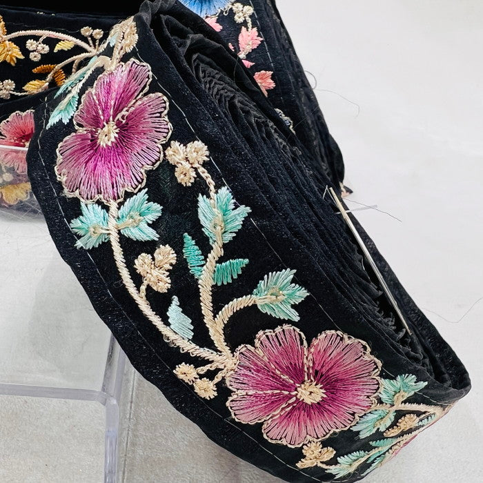 【50cm単位】 刺繍リボン スパンコールがアクセント 夜露に輝く 華やか花柄 インド刺繡リボン オーガンジー 幅約3.6cm 230404010