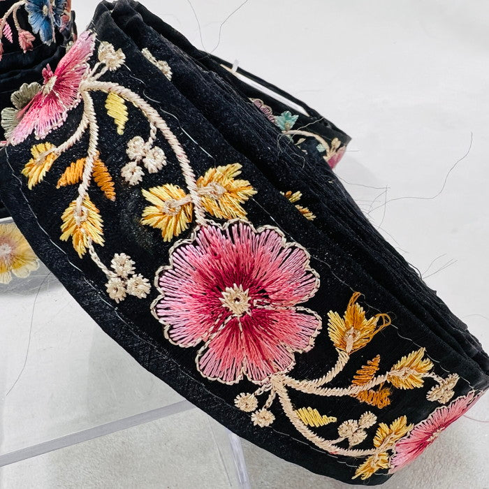 【50cm単位】 刺繍リボン スパンコールがアクセント 夜露に輝く 華やか花柄 インド刺繡リボン オーガンジー 幅約3.6cm 230404010