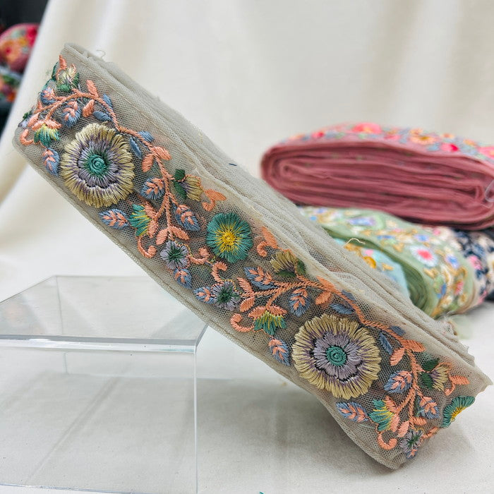 【50cm単位】 刺繍リボン ポップ! カラフル! 鮮やか! 目を惹く可愛らしさ! 刺繡リボン チュール 幅約4.7cm 230404016