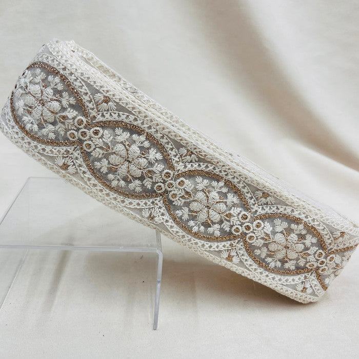 【50cm単位】 刺繍リボン ホワイトの世界 幻想的なデザイン 植物の楽園 チュール 幅約6.2cm~約6.4cm 23040626006