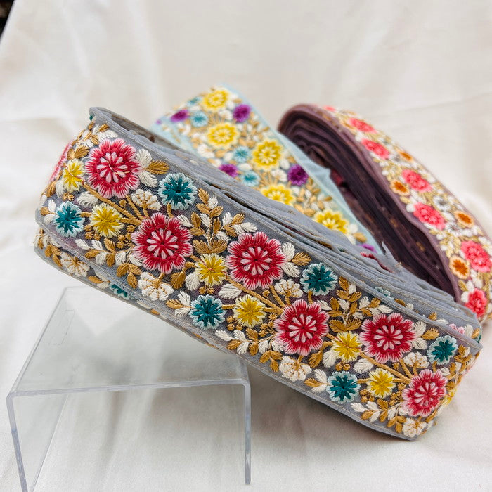 【50cm単位】 刺繍リボン ノンスパンコール 陽の光の中 咲き乱れる花たち チュール 幅約6cm 23040626017