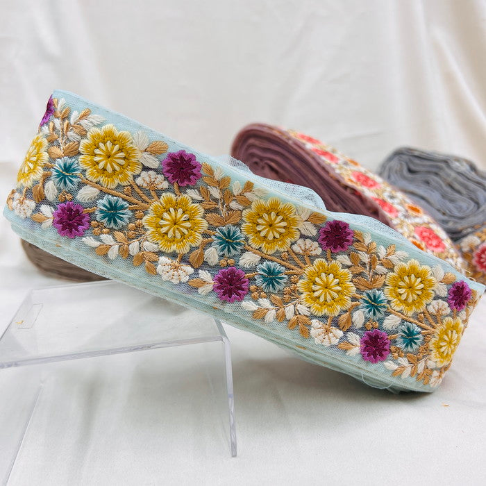 【50cm単位】 刺繍リボン ノンスパンコール 陽の光の中 咲き乱れる花たち チュール 幅約6cm 23040626017