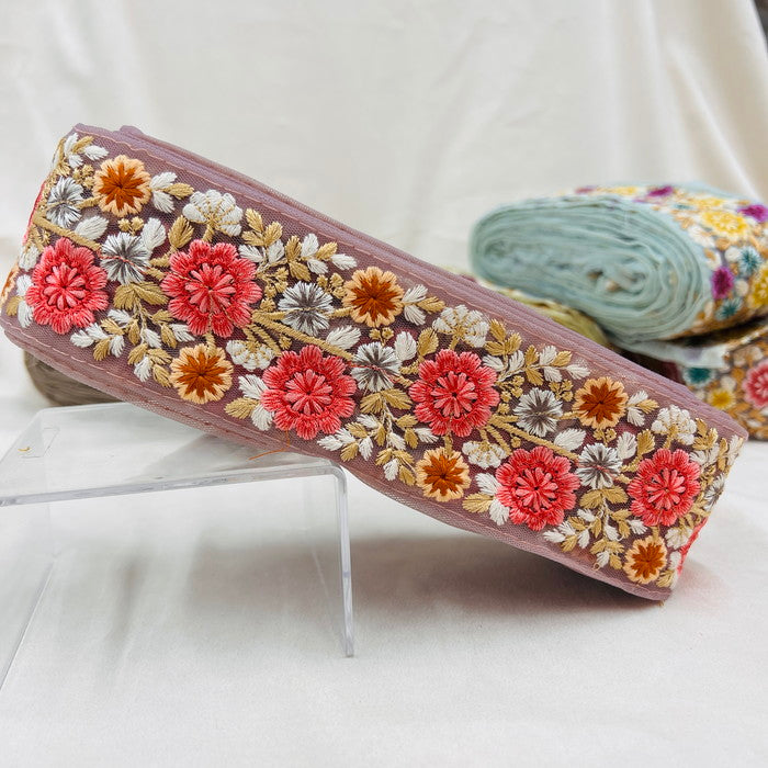 【50cm単位】 刺繍リボン ノンスパンコール 陽の光の中 咲き乱れる花たち チュール 幅約6cm 23040626017