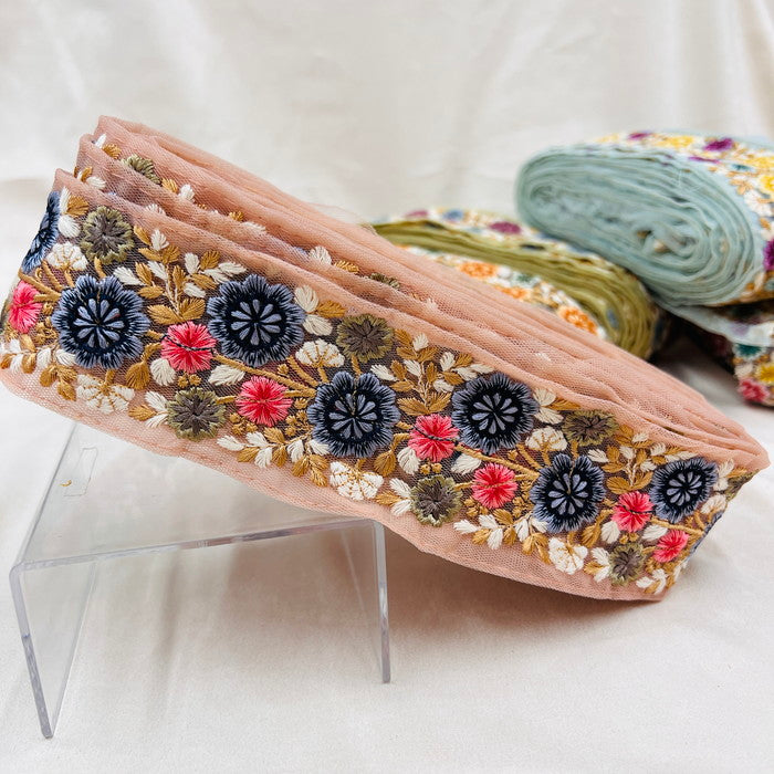 【50cm単位】 刺繍リボン ノンスパンコール 陽の光の中 咲き乱れる花たち チュール 幅約6cm 23040626017