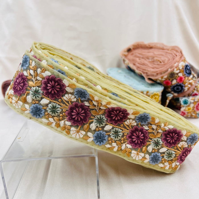 【50cm単位】 刺繍リボン ノンスパンコール 陽の光の中 咲き乱れる花たち チュール 幅約6cm 23040626017