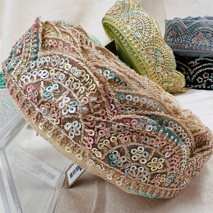 【50cm単位】 刺繍リボン スカラップ型 あなたはどのマーメイド?② 心ときめく チュール 幅約3.9cm 23040626019
