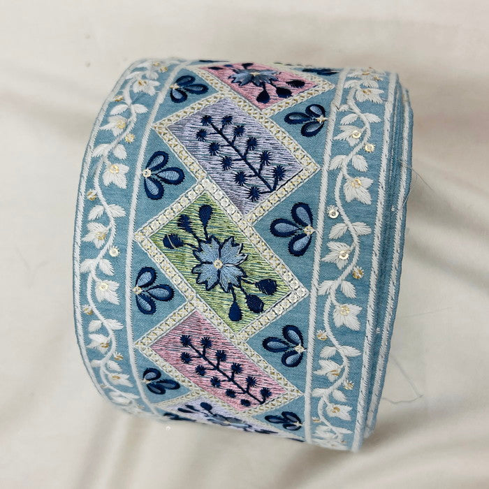 【50cm単位】 刺繍リボン 太幅 ナチュラルカラー 物作りの世界へ連れて行って 魔法の絨毯 布地 幅約10.3cm 23040626020