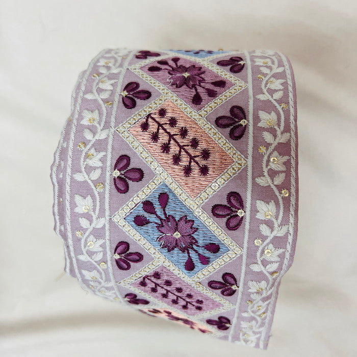 【50cm単位】 刺繍リボン 太幅 ナチュラルカラー 物作りの世界へ連れて行って 魔法の絨毯 布地 幅約10.3cm 23040626020