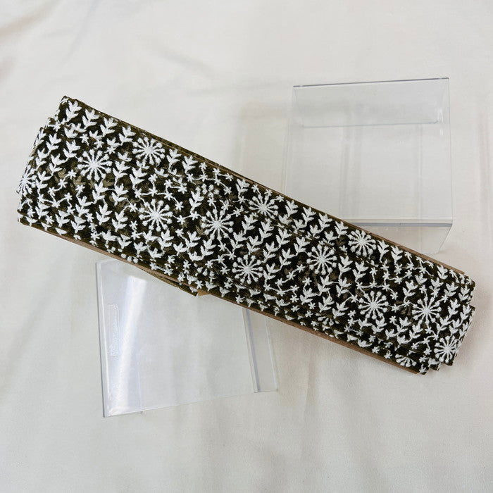 【50cm単位】 刺繍リボン ノンスパンコール 季節外れの贈り物 白い世界① チュール 幅約3.8cm 23040626021