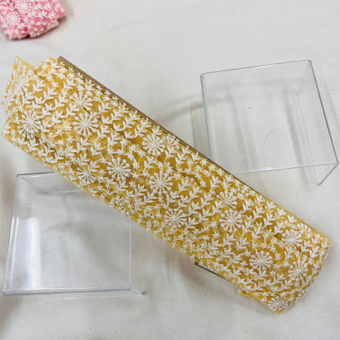 【50cm単位】 刺繍リボン ノンスパンコール 季節外れの贈り物 白い世界② チュール 幅約3.8cm 23040626022